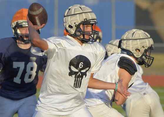 Unbeaten Saugus football team continues to rise and grind